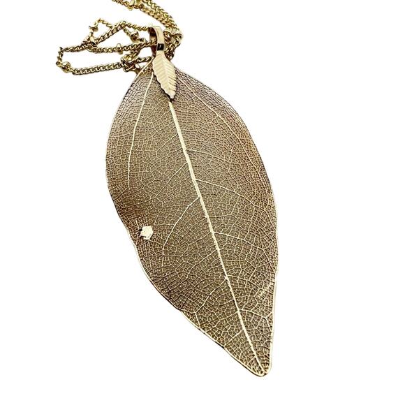 Gold tone Leaf Necklace & Earring Jewelry Set Elegant Nature-Inspired Design - Picture 5 of 10